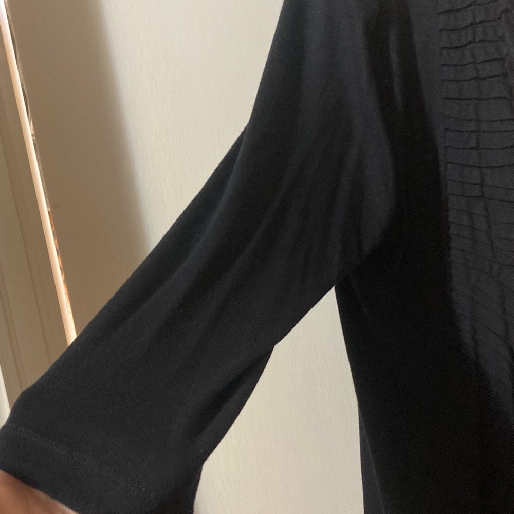 Elegant Black Ruffled Women's cardigan, size medium - Picture 3 of 5